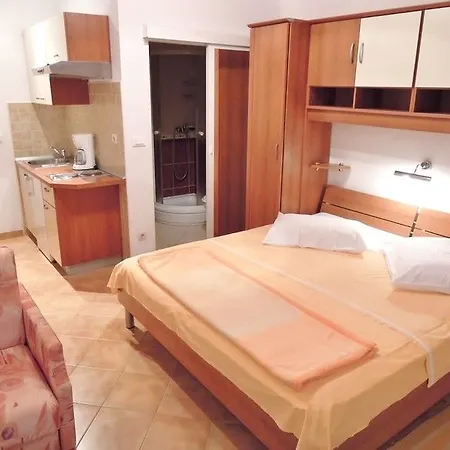 Lucija 3*
